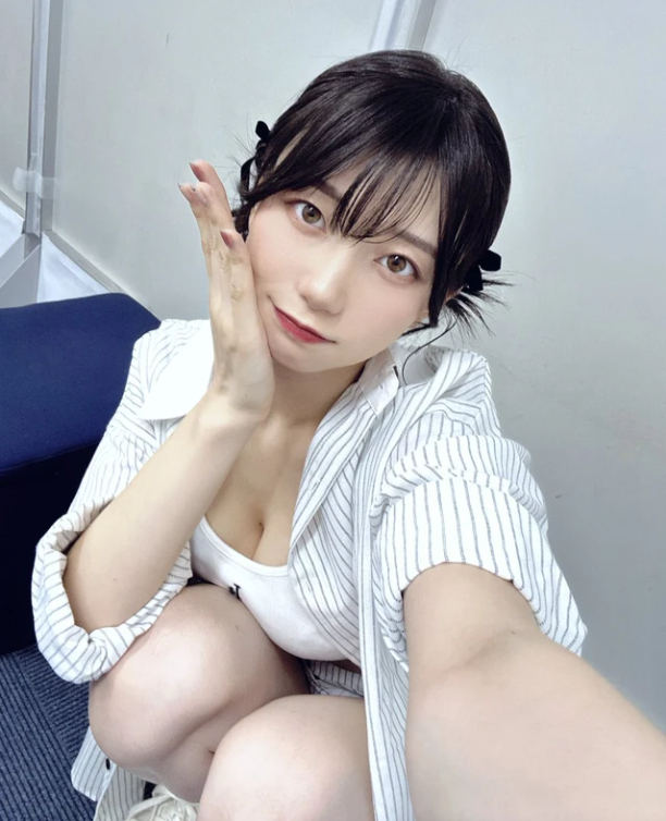 Seto Kanna’s Fans Light Up Shibuya for Her 22nd Birthday 5 Seto Kanna at an event