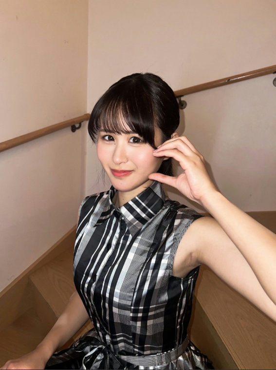From Michelin Chef to Sensual Hot Girl: Yuki Nozomi’s Stunning Career Shift 6 Yuki Nozomi posing confidently