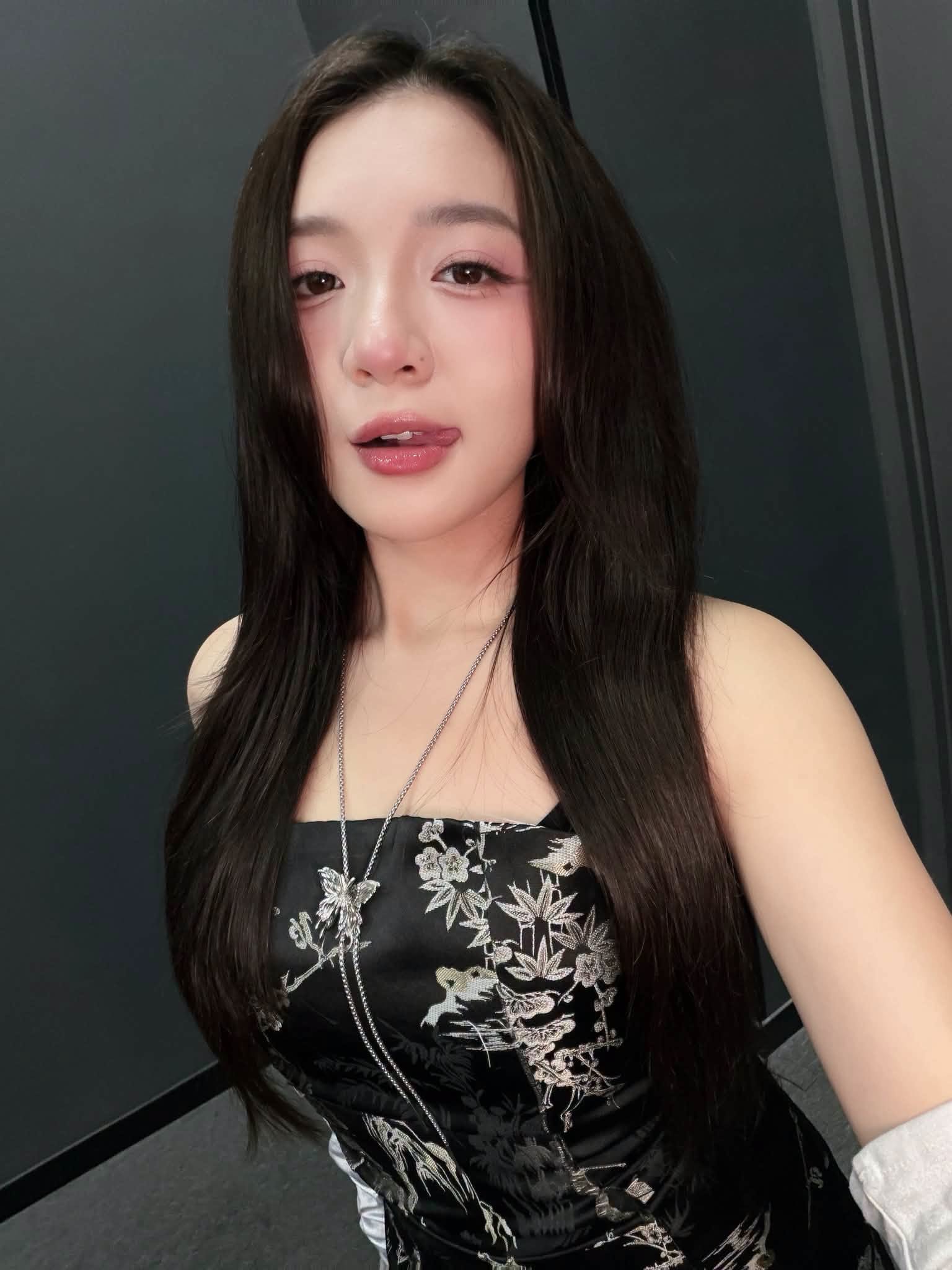 Phương Thảo practicing English esports terms