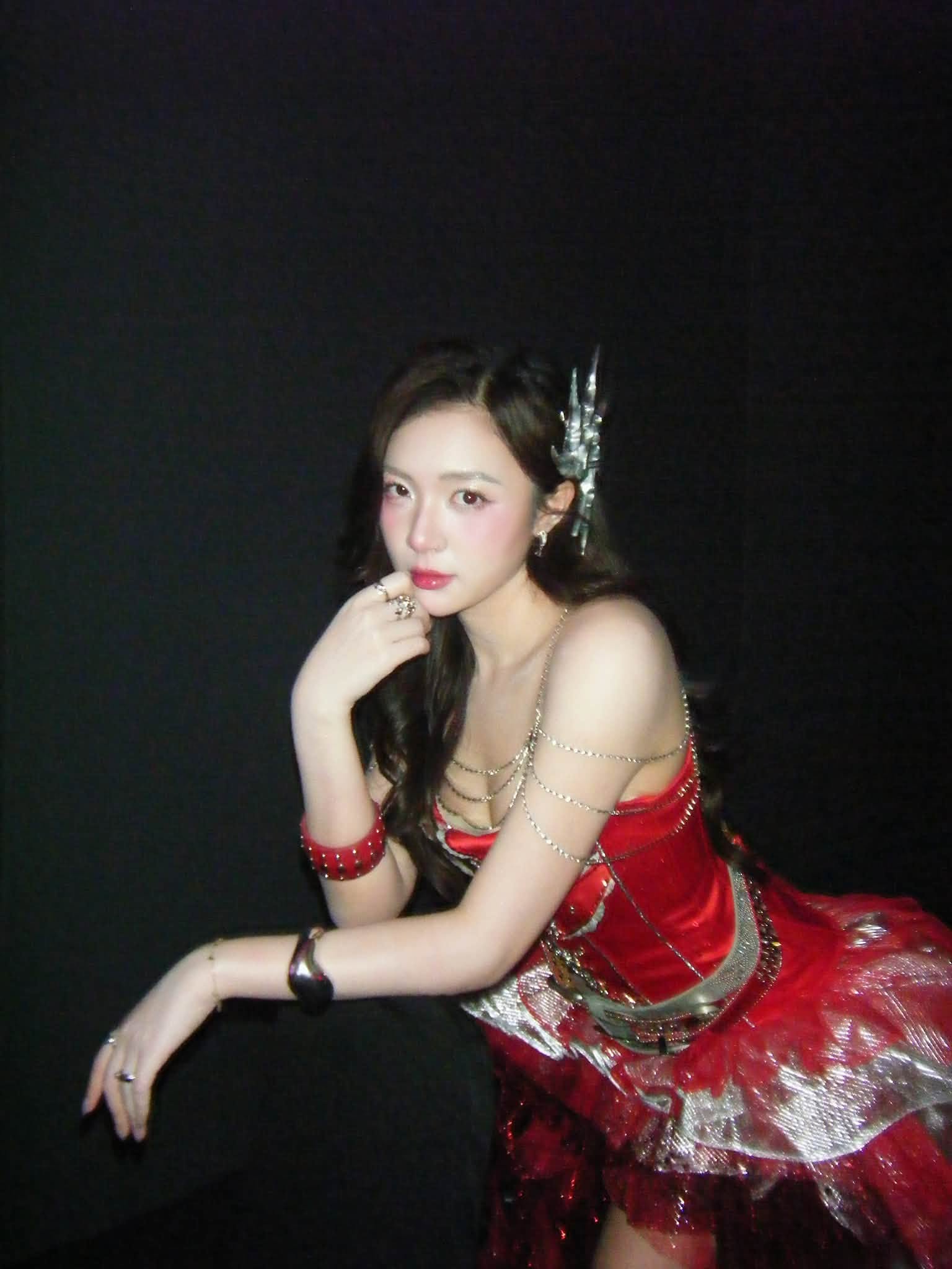 Phương Thảo on stage at APL 2026