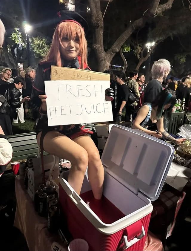 Cosplayer Sells 'Foot Soak Drink' at Guangzhou Anime Expo 5 75115178117961062223177872174164339544060667n 131845 1784772186394 17847721875191525790643