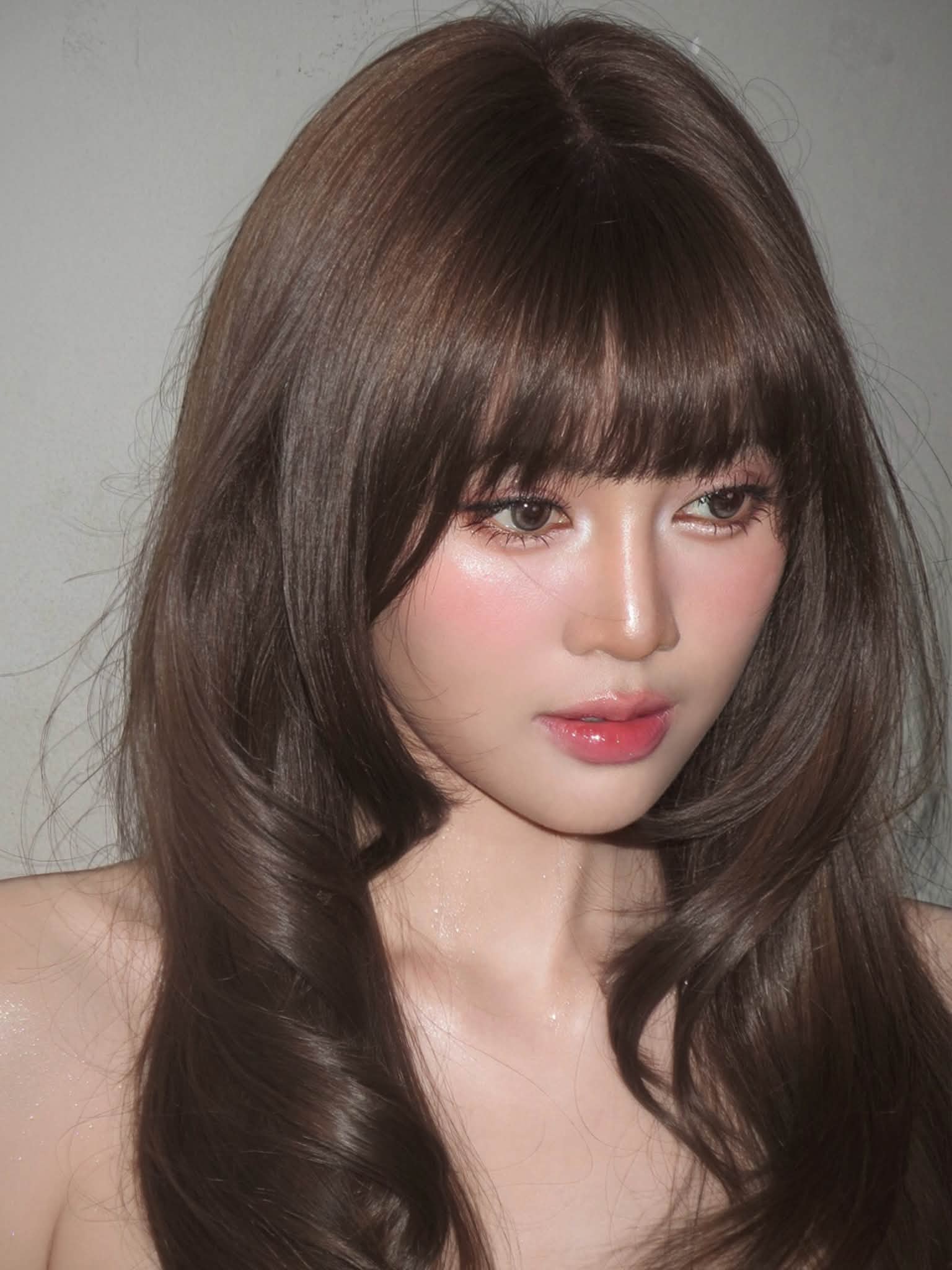 Ninh Dương Lan Ngọc Stuns Fans with Doll-Like New Look 2 Lan Ngọc in a blue strapless dress showing off her shoulders