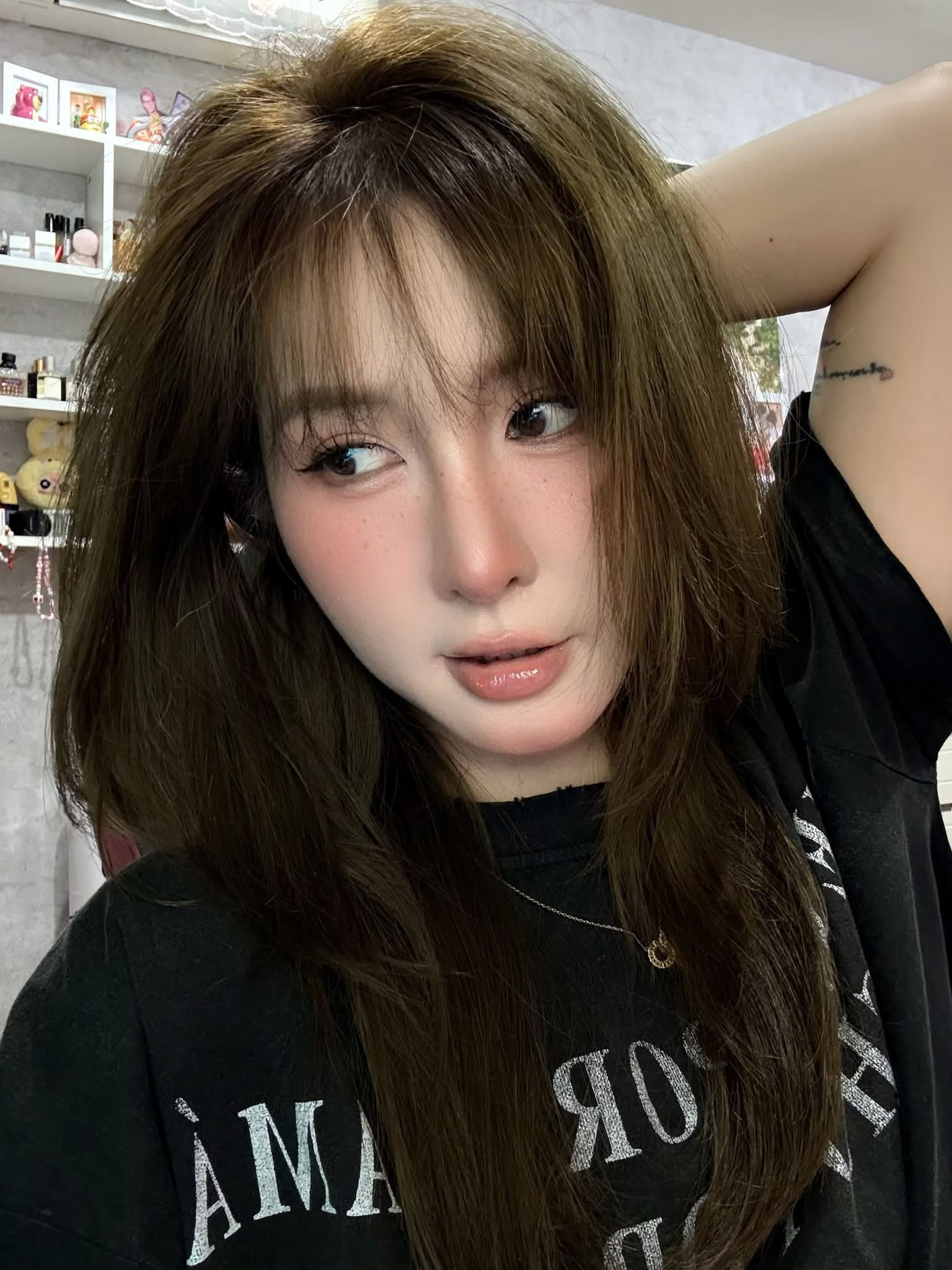 Ngân Sát Thủ’s Stunning Youthful Glow Shocks Fans 1 Ngân Sát Thủ radiant close-up portrait