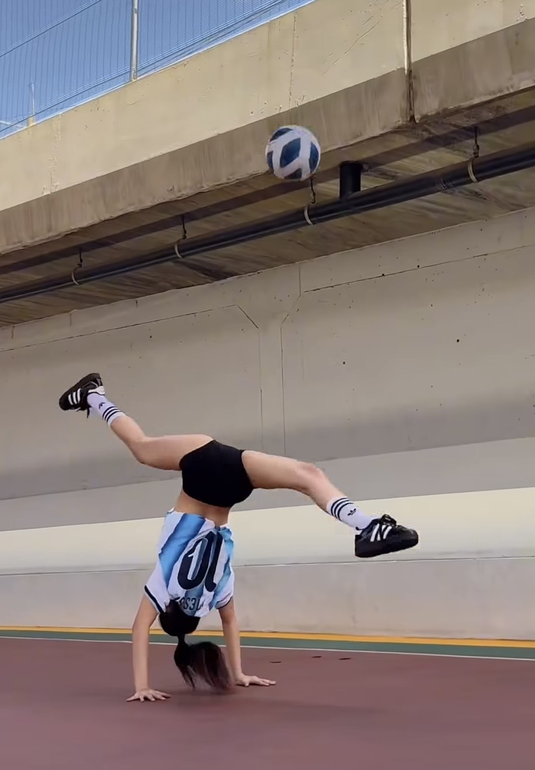 Flexible split and ball control