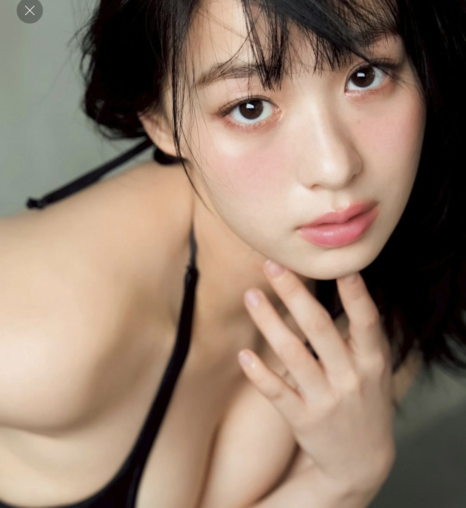 Sannomiya Suzu in a photoshoot