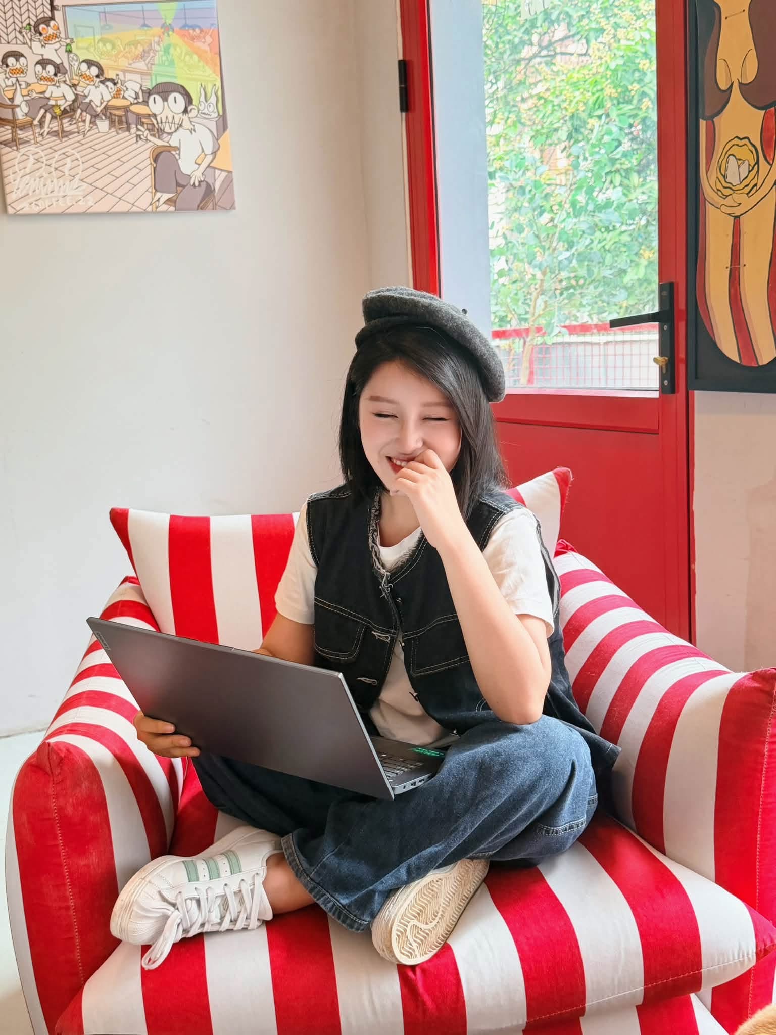Tran Thanh Nga teaching physics