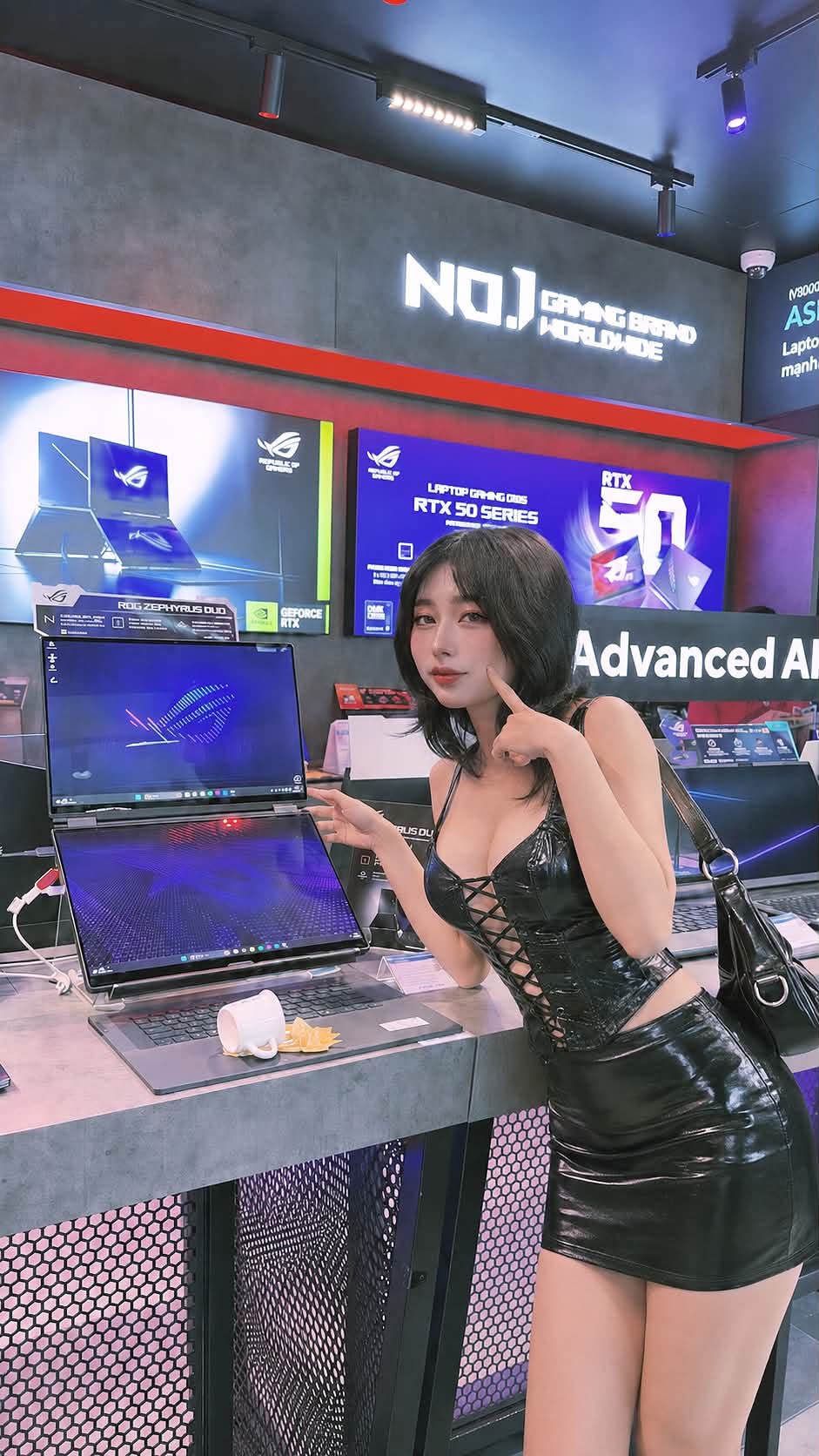 Mercury Nguyễn at gaming gear event