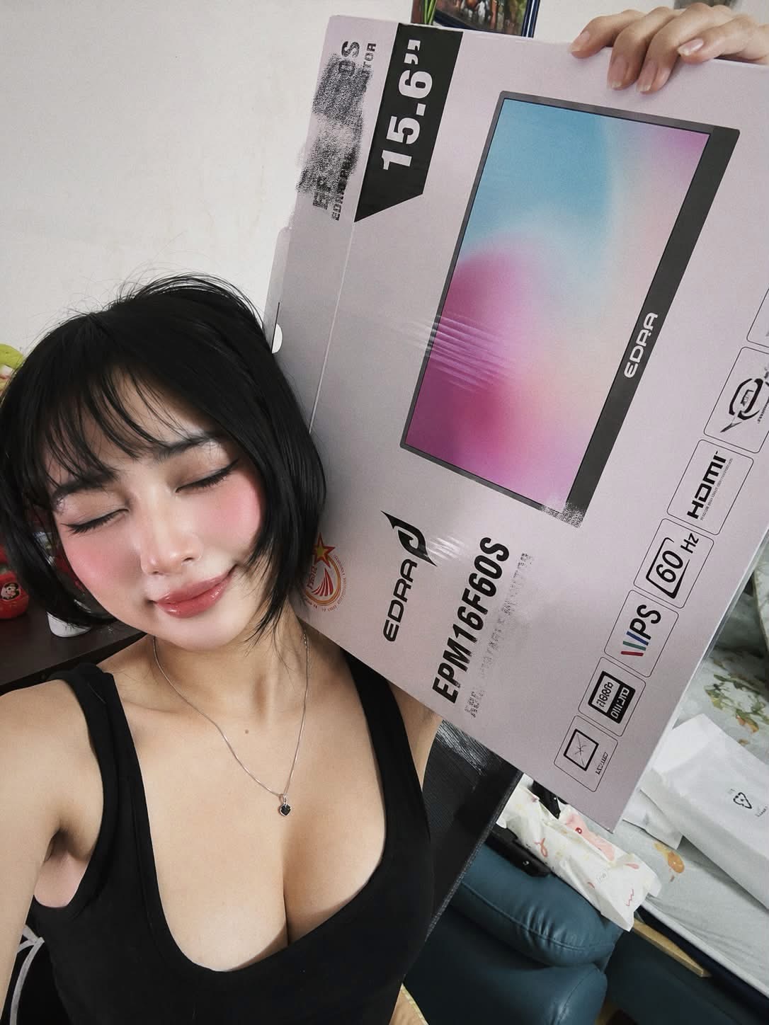 Mercury Nguyễn in gamer fashion outfit