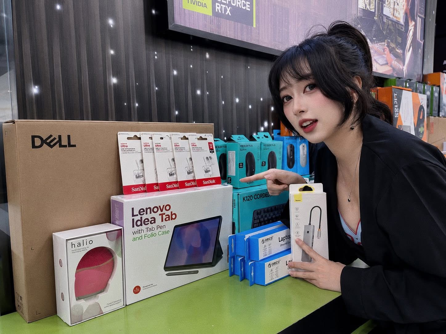 Mercury Nguyễn in black crop top for gaming event