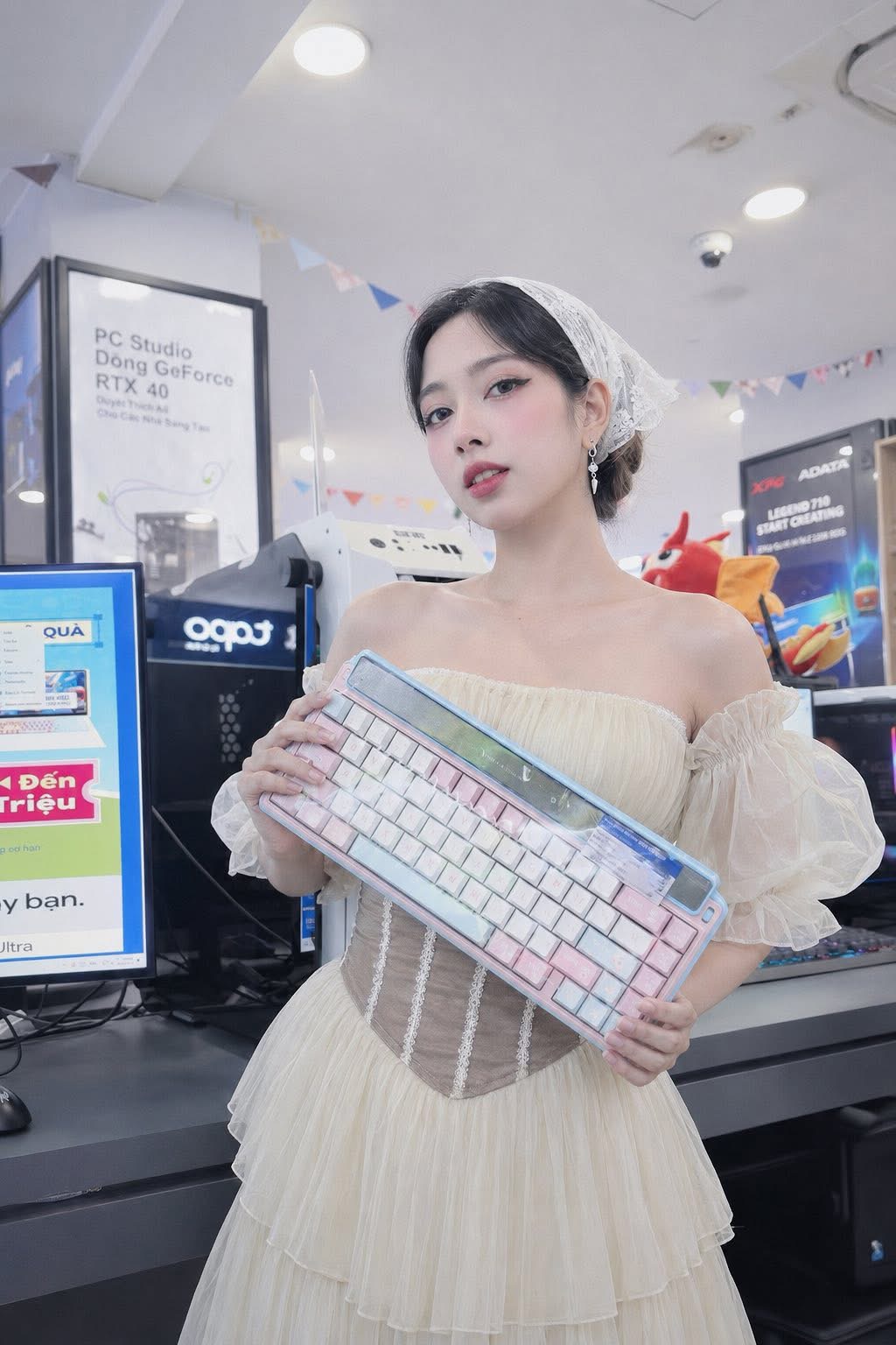 Mercury Nguyễn gaming gear showcase outfit