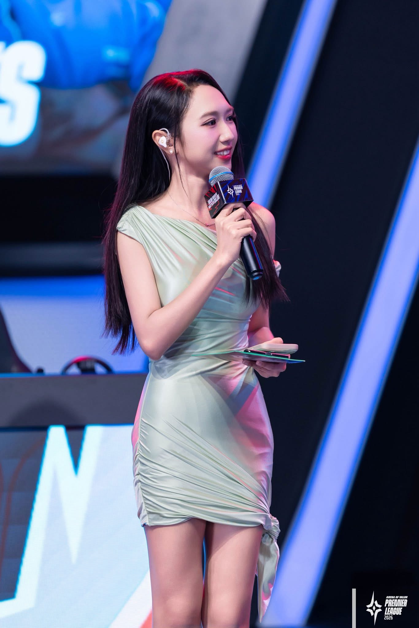 Inside the Grueling 18-Hour Days of This Esports MC 4 img9512 150514 1782688552003 17826885521741104152581