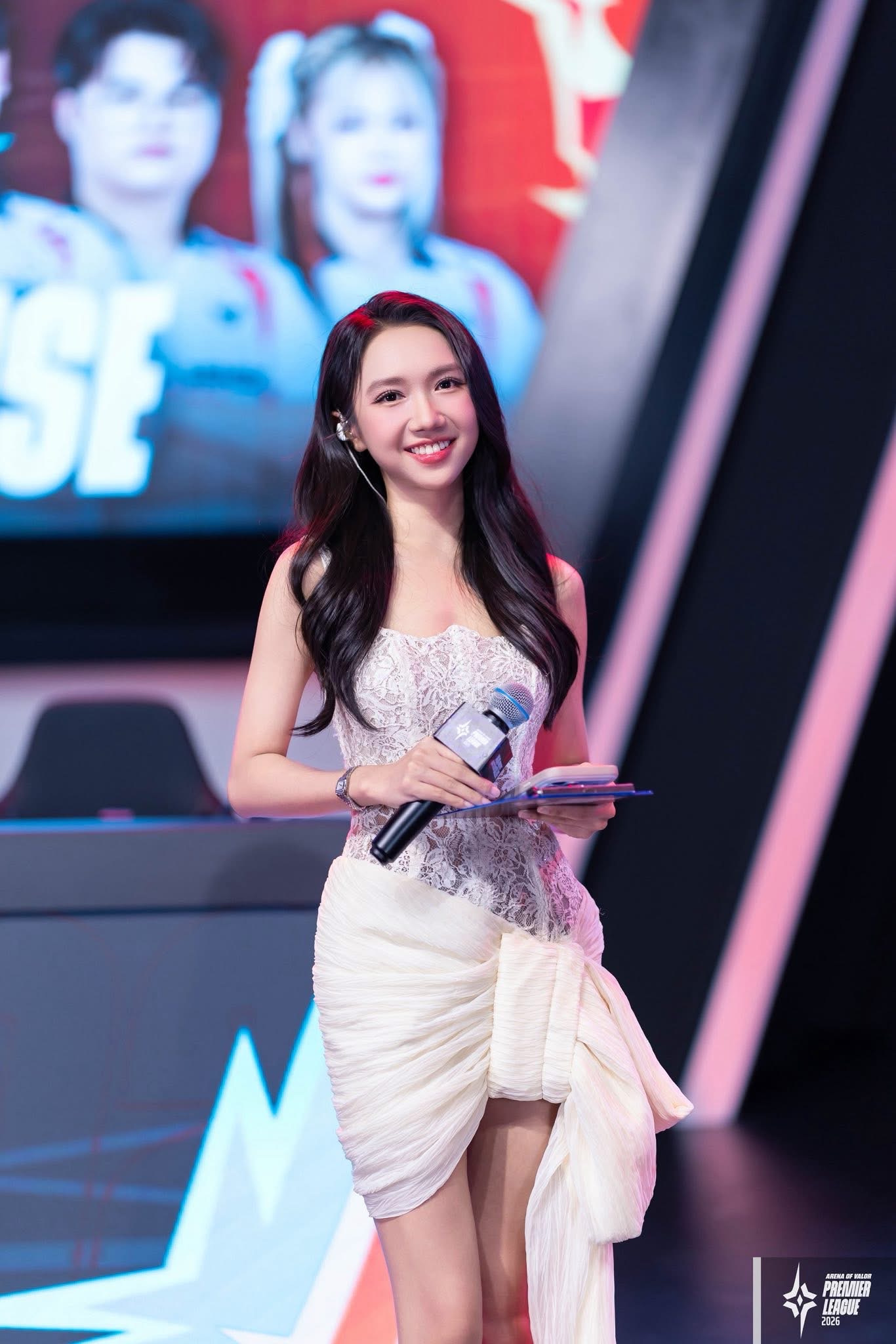 Inside the Grueling 18-Hour Days of This Esports MC 1 img9514 150511 1782688525431 17826885257741165235388