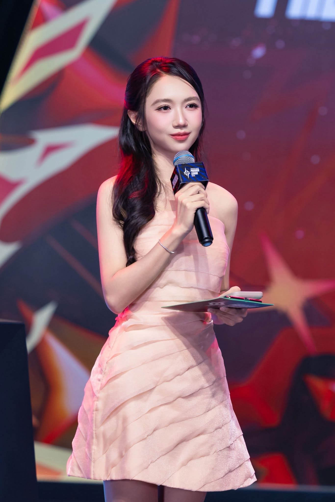Inside the Grueling 18-Hour Days of This Esports MC 3 img9515 150511 1782688543414 1782688543626311705192