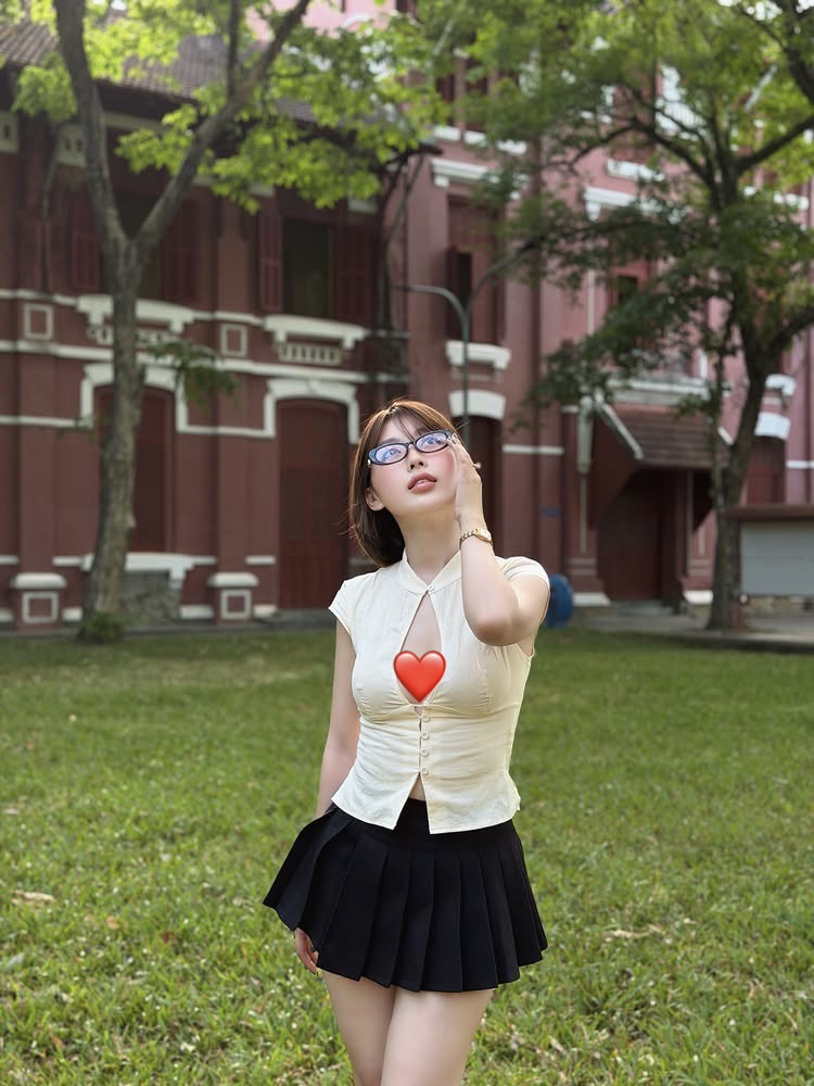 Fresh Japanese Idol Vibes Spark Buzz in Hue 1 Young woman posing in modern outfit in Hue