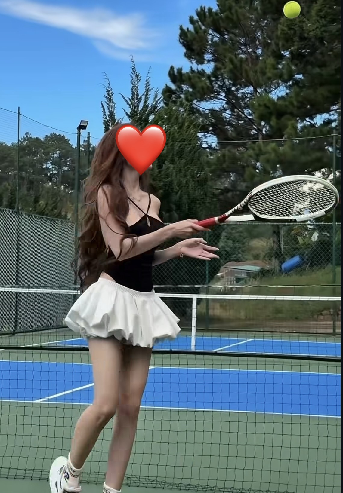 Tennis Court Turns Into Runway for Bold Outfit and Drama 1 img9565 060728 1782802048957 17828020496361697429818