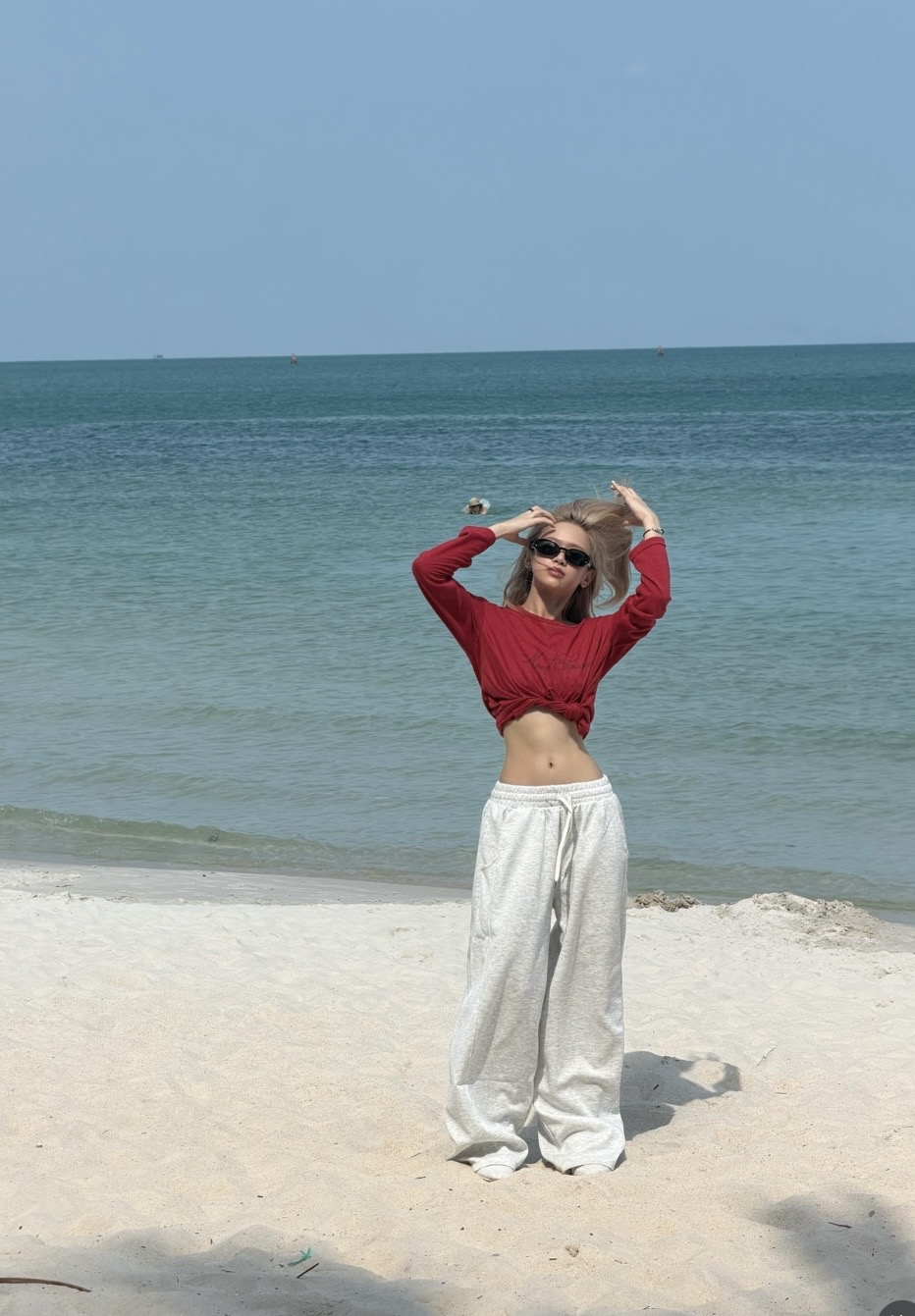 Linh Ka’s Comeback: From Scandal to Stylish V-Pop Star 4 Linh Ka's fitness transformation
