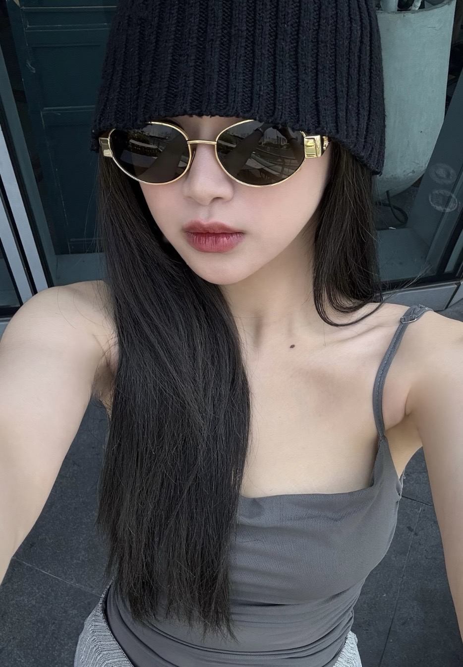 Linh Ka’s Comeback: From Scandal to Stylish V-Pop Star 10 Linh Ka smiling confidently