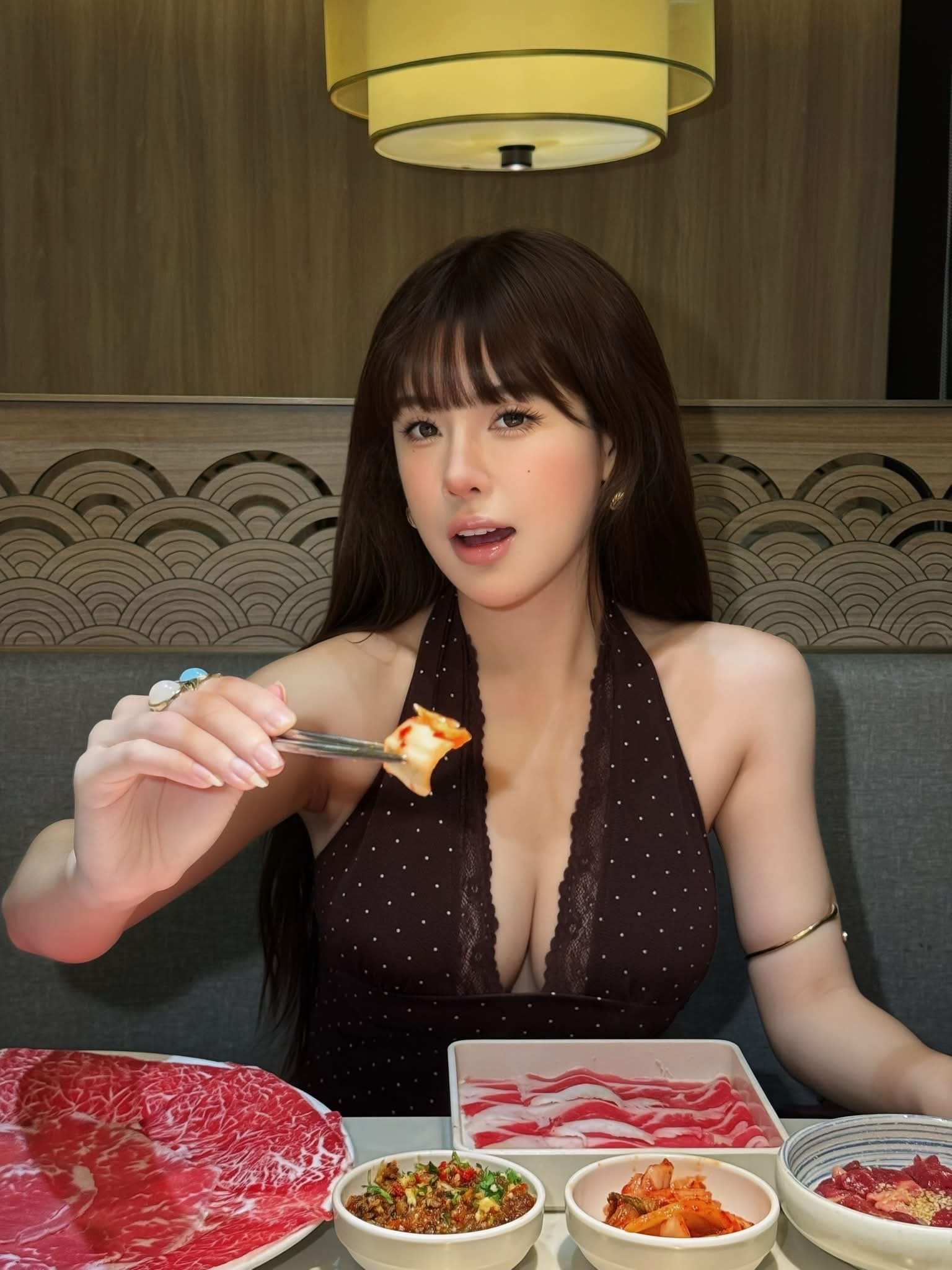 Una Tố Uyên standing up to hate