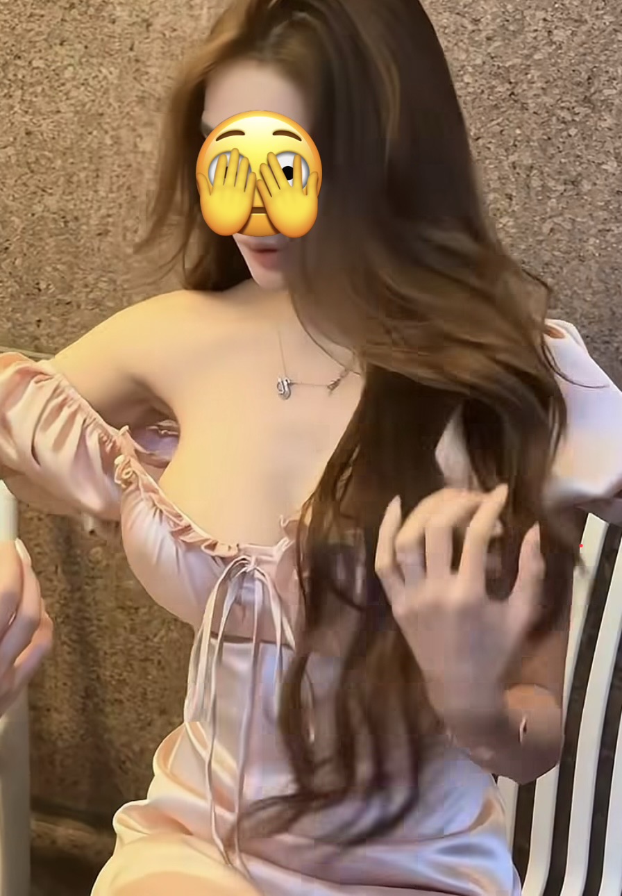 Hot Girl’s Wardrobe Malfunction Sparks Online Drama 4 Her bold social media stance