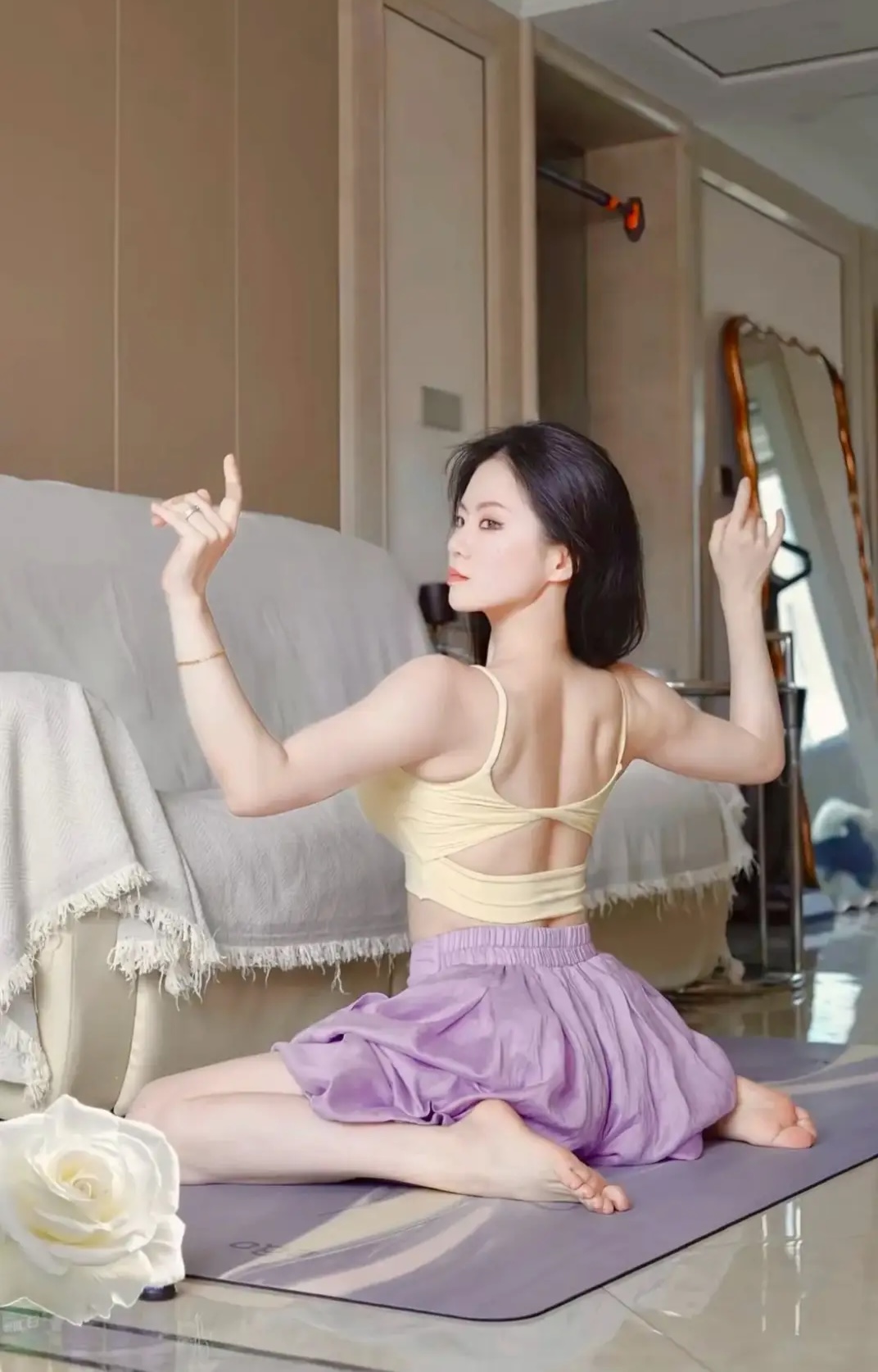 Hot Girl’s Yoga Session Radiates Calm and Beauty 2 Hot girl in fitted yoga outfit