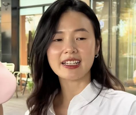 Midu Opens Up About Going Makeup-Free Amid Beauty Debates 1 Midu with a natural look in public