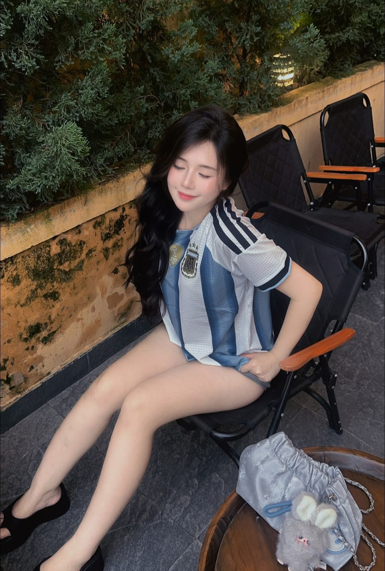 Actress from 'The Chairman' Rocks Argentina Jersey as a Casual Fan 5 Ma Ngọc Chi in Argentina jersey smiling