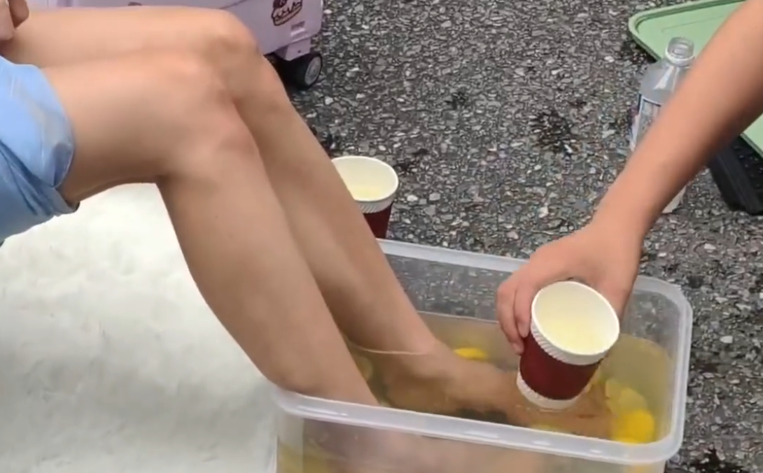 Cosplayer Sells 'Foot Soak Drink' at Guangzhou Anime Expo 3 screenshot 2026 07 22 130457 131656 1784772182109 1784772184507667851370