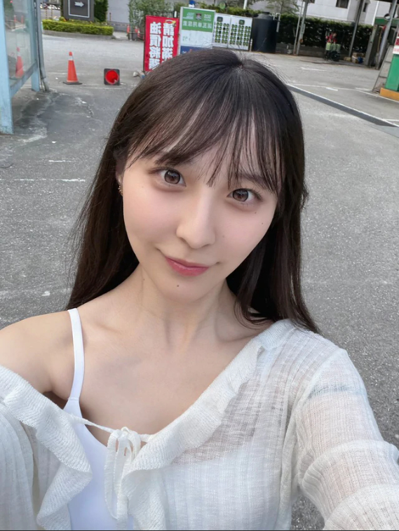 Araki Noa Shines as Japan’s New Diamond-Level Rising Star 1 Araki Noa posing in a stylish outfit