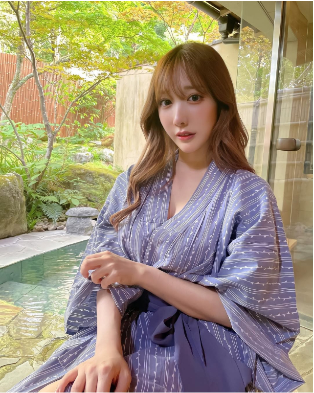 Konan Koyoi happy with card collection