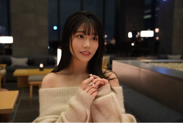 Kawakita Saika Pauses YouTube, Fans React to Surprise Break 1 Kawakita Saika posing in a stylish outfit