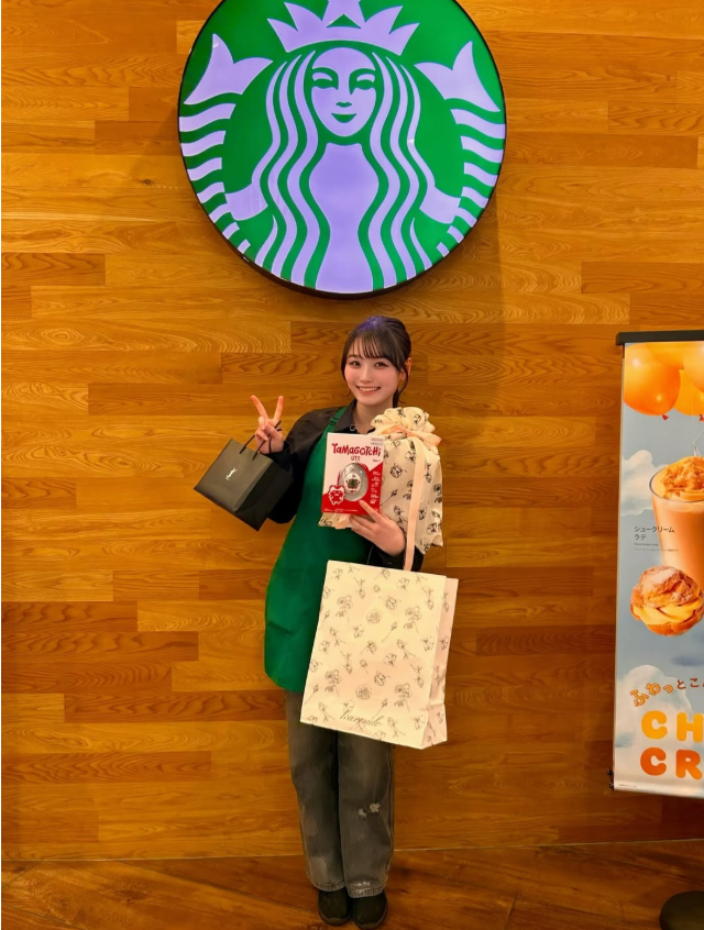 Japan’s ‘Most Beautiful Starbucks Girl’ Drops Job to Become Sexy Model 4 Yasui Minami green bikini photo