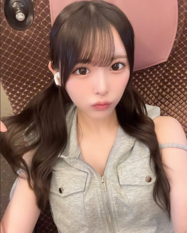Rising Japanese Hot Girl Shiraishi Towa Names Arina Hashimoto as Her Idol 2 Shiraishi Towa in casual outfit