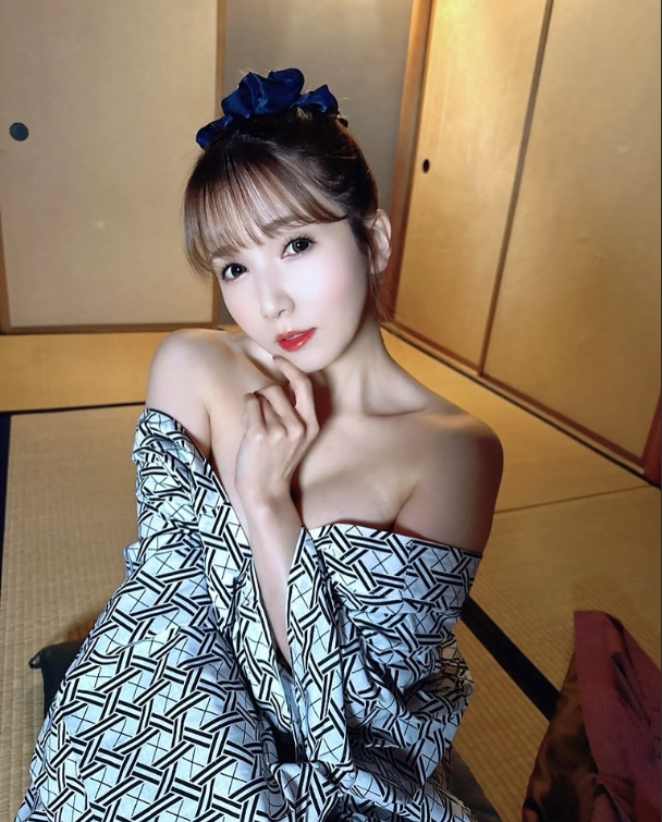 Ayaka Tomoda social media post