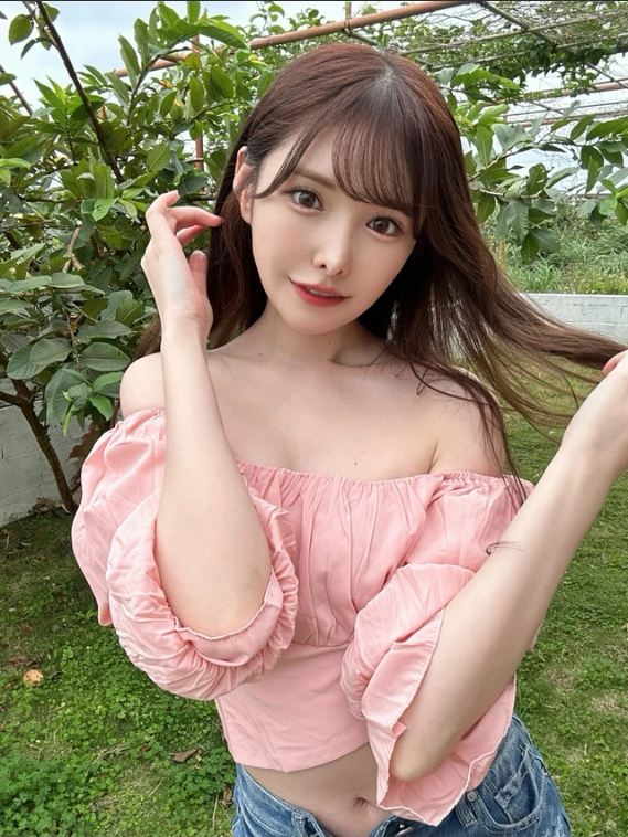 Rising Japanese Hot Girl Shiraishi Towa Names Arina Hashimoto as Her Idol 3 Arina Hashimoto smiling