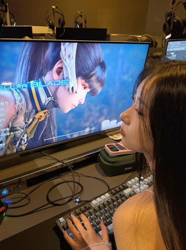 Shin Jae-eun Shares Stunning Photos Gaming as Her Own Game Character 3 Shin Jae-eun as inspiration for Eve in Stellar Blade