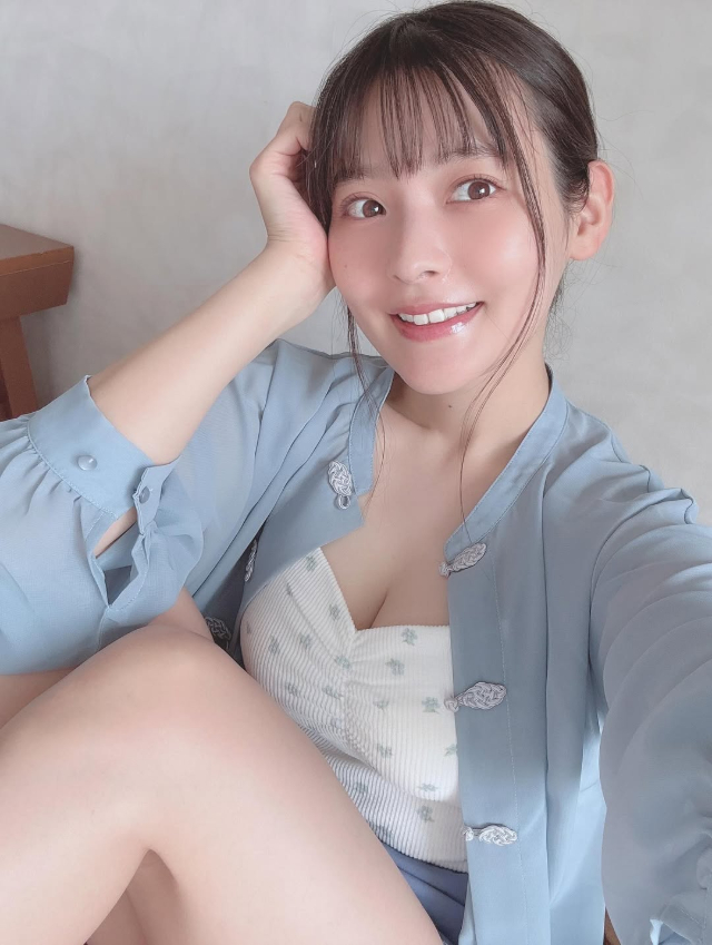 Sumire Uesaka Opens Up About Struggles With Her Curvy Figure 4 Sumire Uesaka at a public appearance