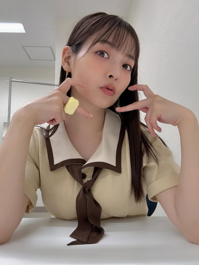 Sumire Uesaka Opens Up About Struggles With Her Curvy Figure 5 Sumire Uesaka smiling during an interview