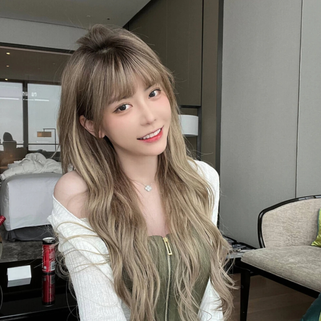 Streamer Zhou Shuyi Shuts Down Fans Asking Her to Show Off 1 Zhou Shuyi streaming