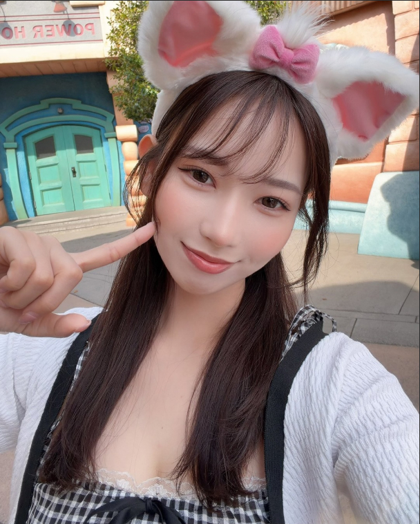 Sono Rion in sporty casual wear